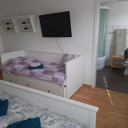 Wildrose Zum Wehrturm