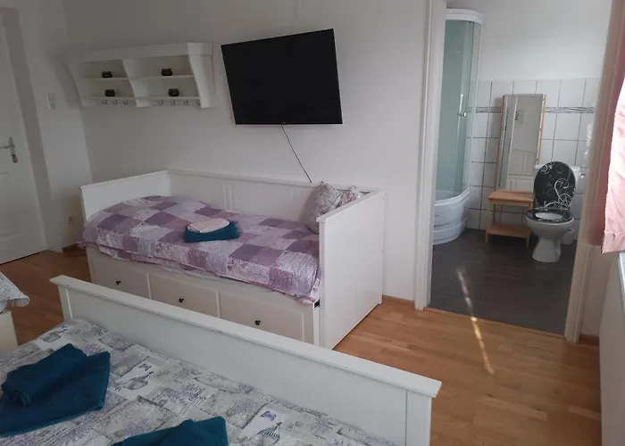 Wildrose Zum Wehrturm