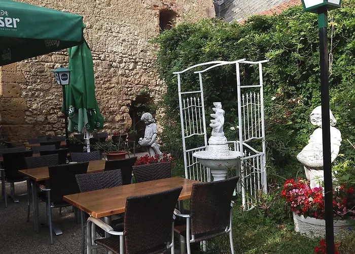 Wildrose Zum Wehrturm Hotel Palterndorf-Dobermannsdorf